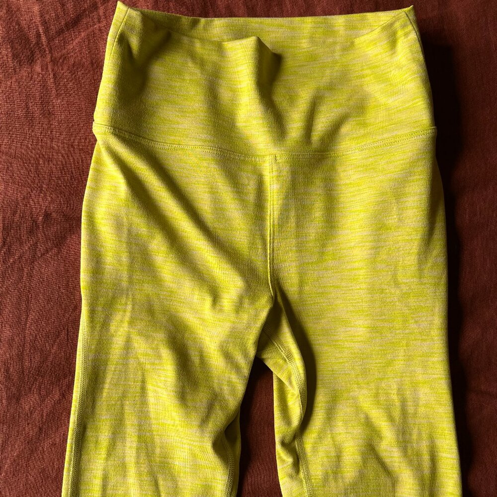 Outdoor Voices Light Green/Yellow Size XS Leggings